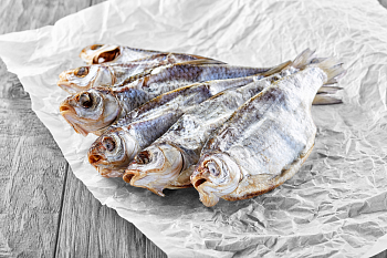 Вобла вяленая крупная 18+ см с икрой 2 кг. коробка